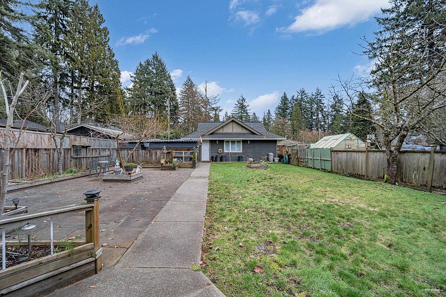 2244 Edgemont Boulevard North Vancouver, BC - 31