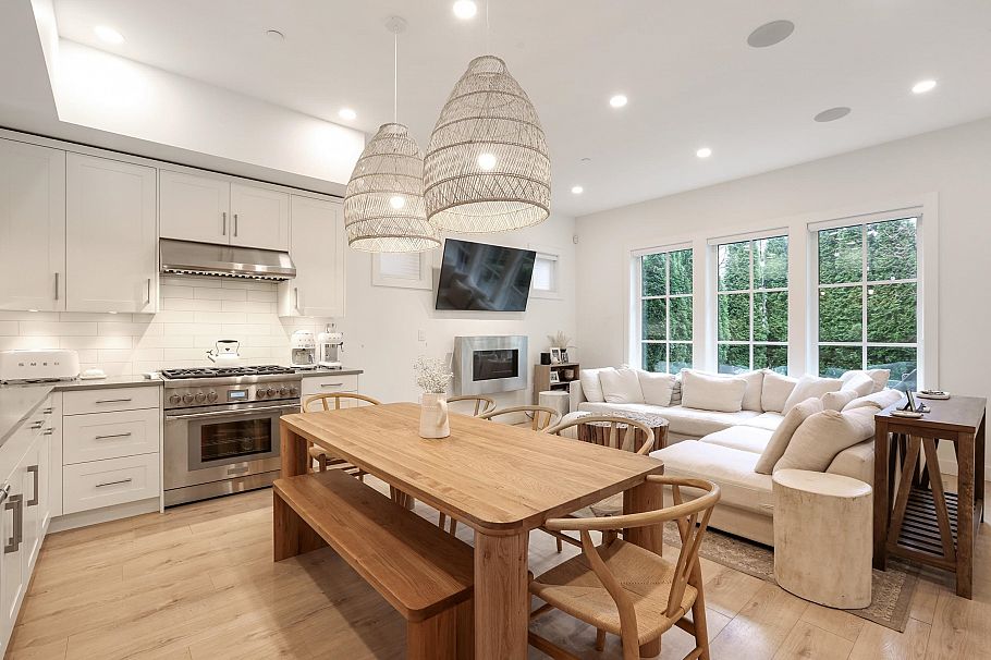 1 3640 W 2nd Avenue Vancouver, BC - 1