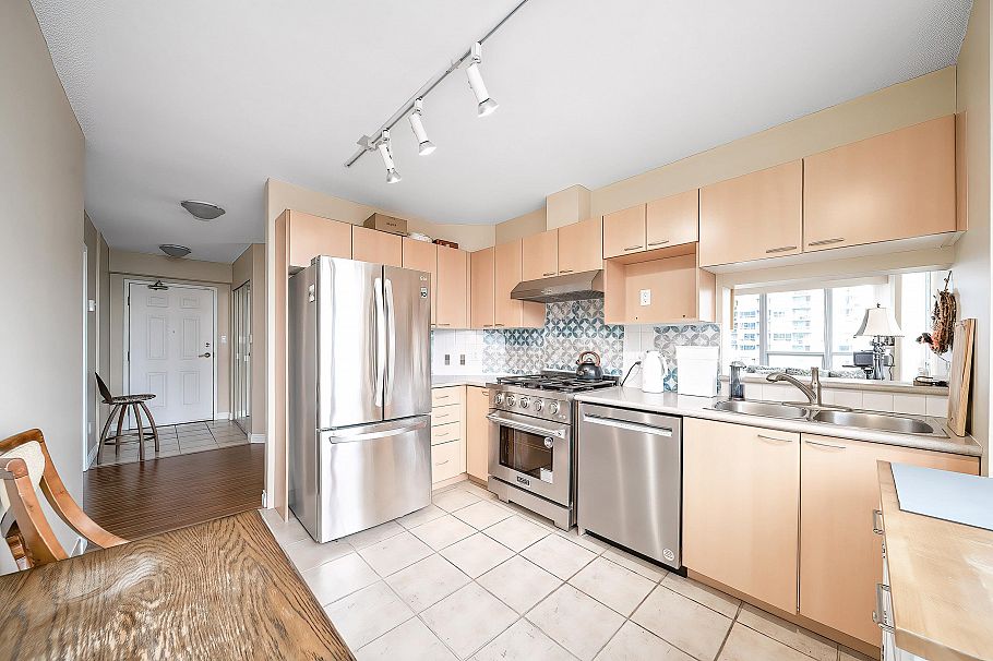 906 108 14th Street Vancouver, BC - 10