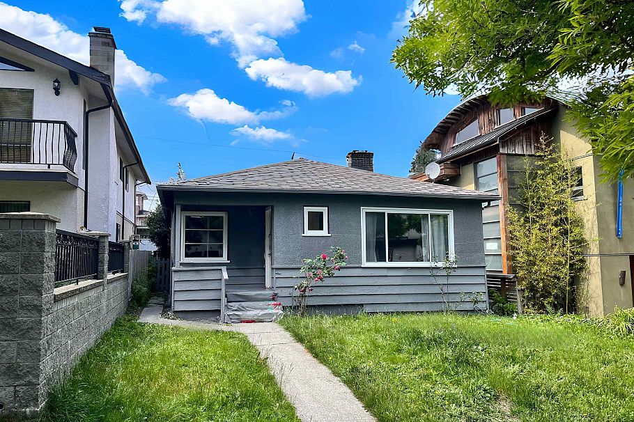 5231 Culloden Street Vancouver, BC - 1