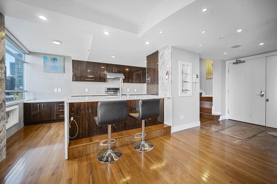 PH1003 1288 Marinaside Crescent Vancouver, BC - 5