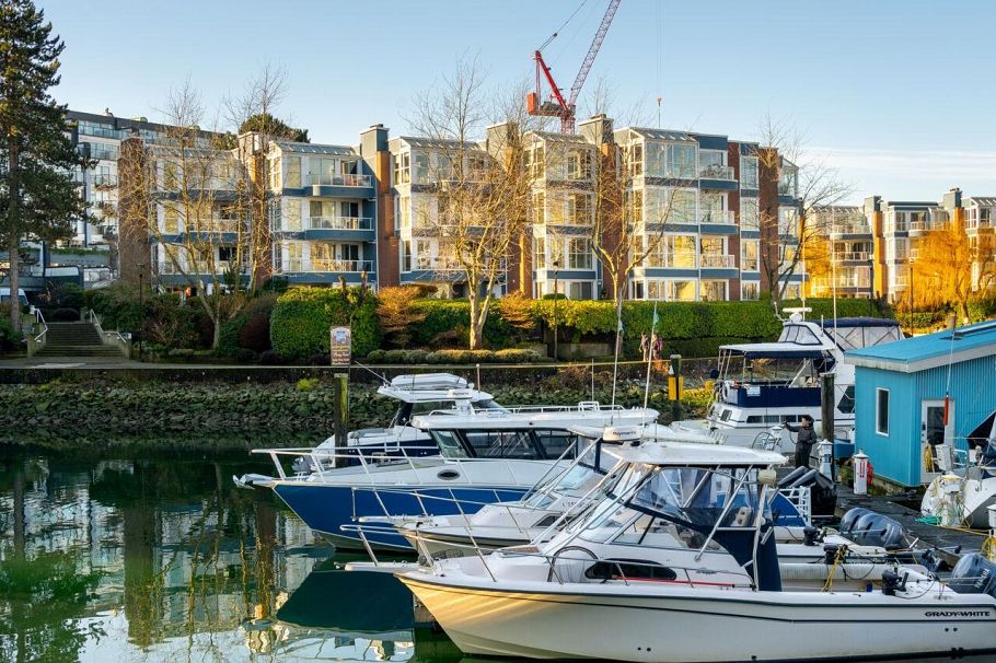 302 1502 Island Park Walk Vancouver, BC - 1