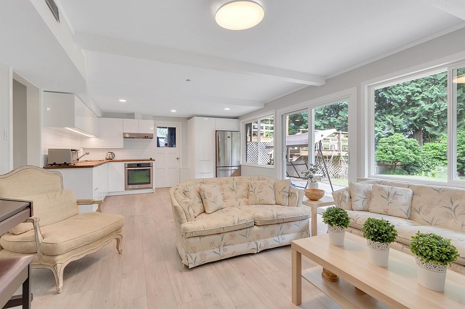 1177 E 15th Street North Vancouver, BC - 9