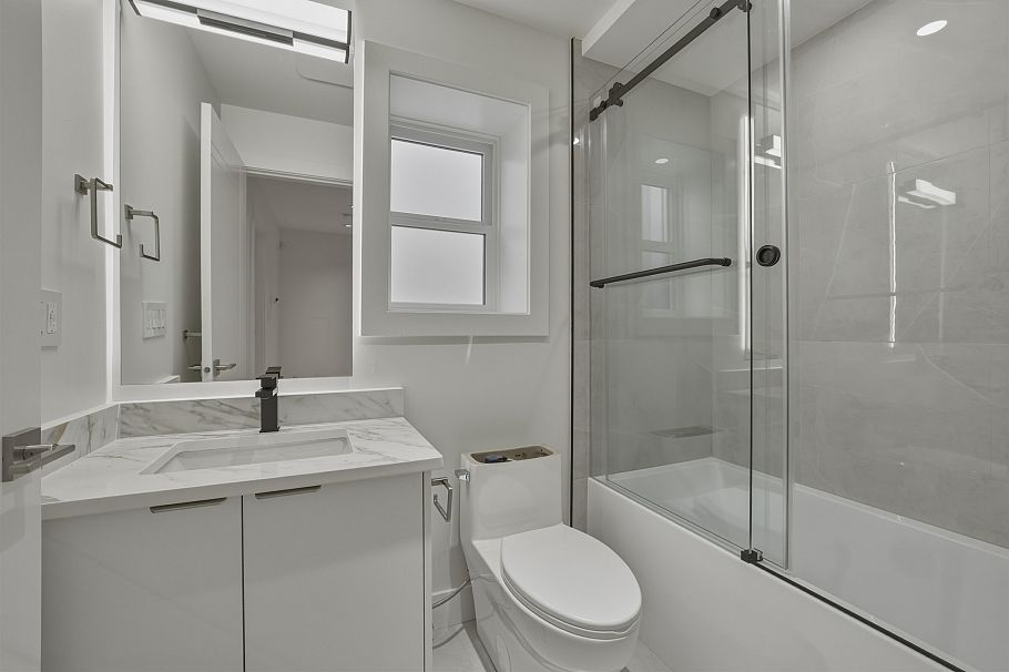 3118 W 42nd Avenue Vancouver, BC - 30