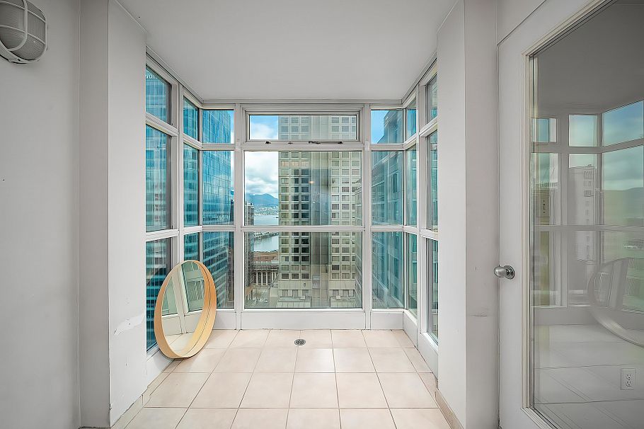 2007 438 Seymour Street Vancouver, BC - 2