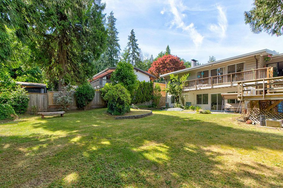 1177 E 15th Street North Vancouver, BC - 37