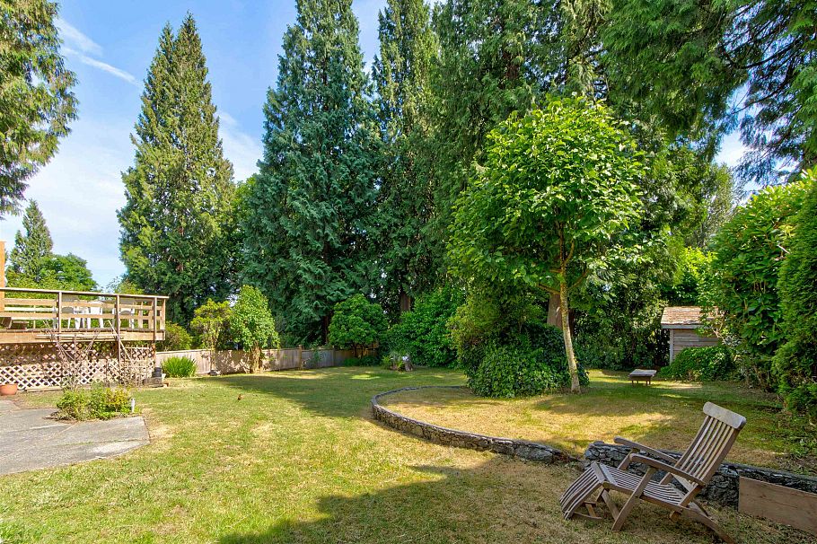 1177 E 15th Street North Vancouver, BC - 13