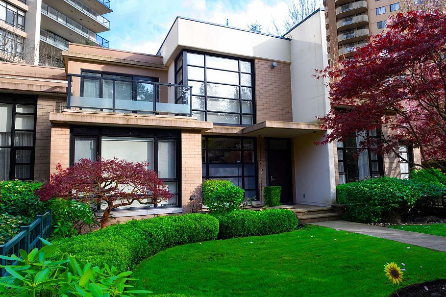 6198 Wilson Avenue Burnaby, BC - 1