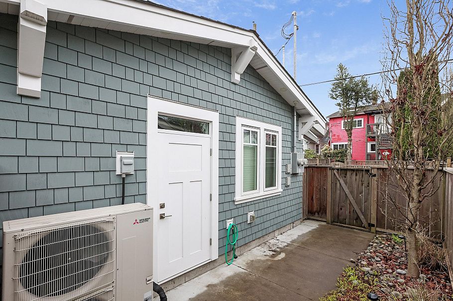 1 3640 W 2nd Avenue Vancouver, BC - 24