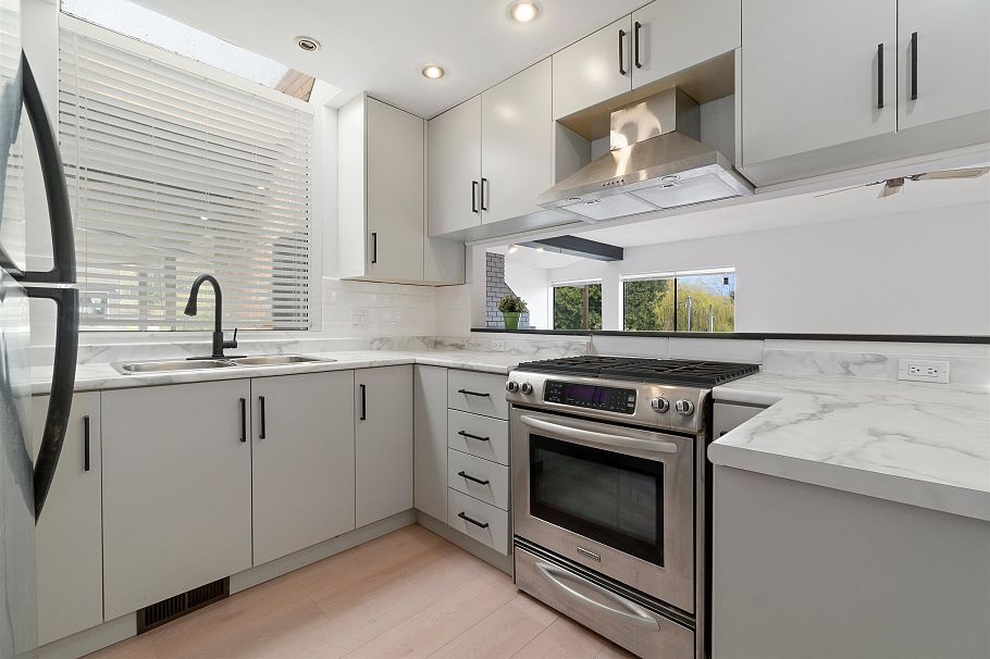 1177 E 15th Street North Vancouver, BC - 14