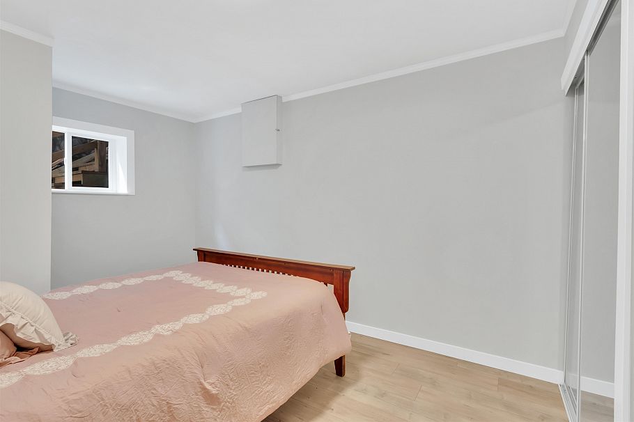 1177 E 15th Street North Vancouver, BC - 12