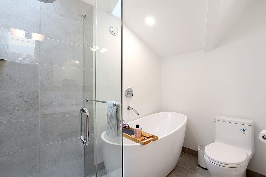 1 3640 W 2nd Avenue Vancouver, BC - 15