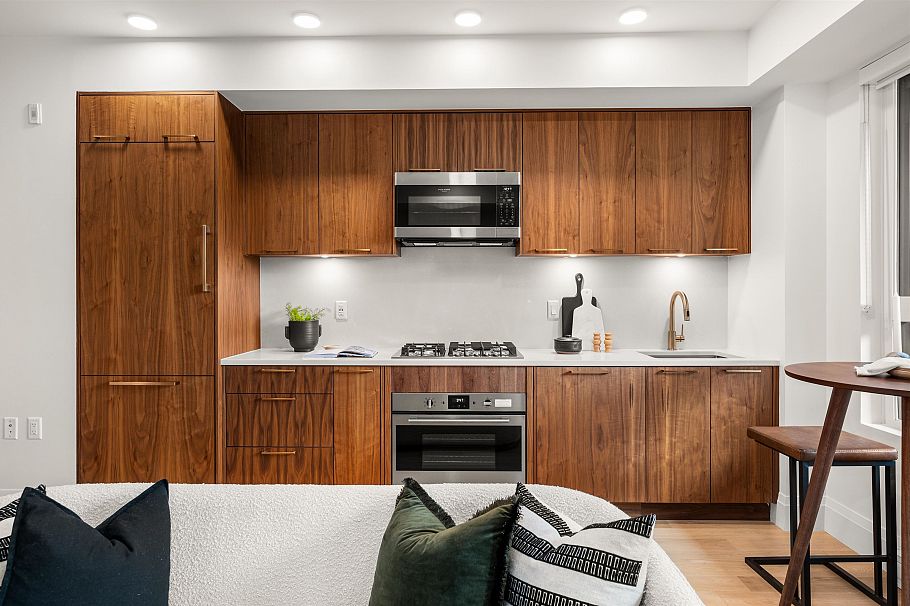 106 2550 Garden Drive Vancouver, BC - 2