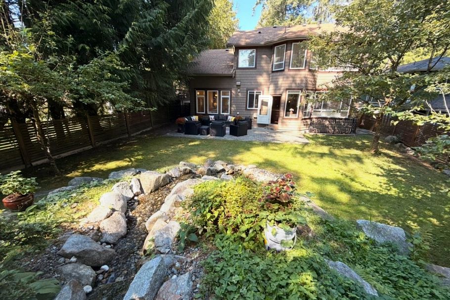 1017 Canyon Boulevard North Vancouver, BC - 36