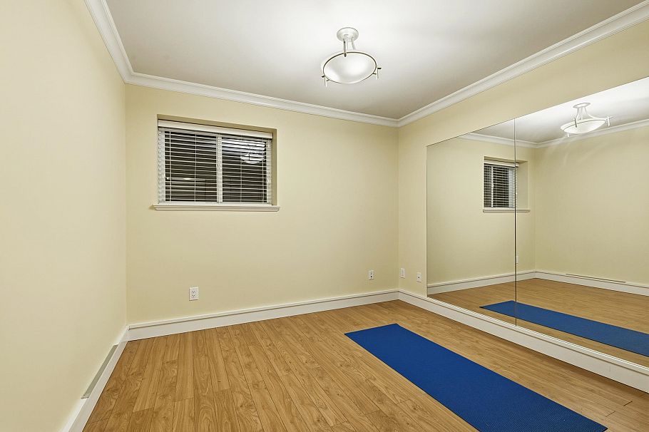 1017 Canyon Boulevard North Vancouver, BC - 28