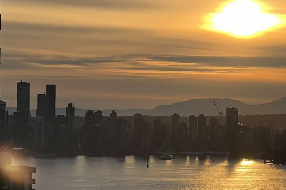 906 108 14th Street Vancouver, BC - 21