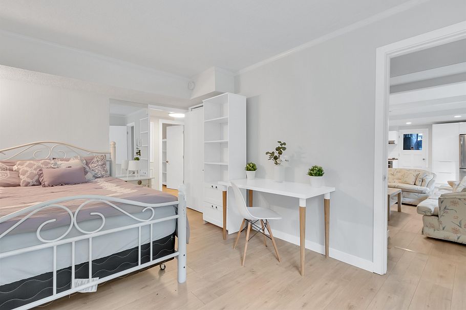 1177 E 15th Street North Vancouver, BC - 21