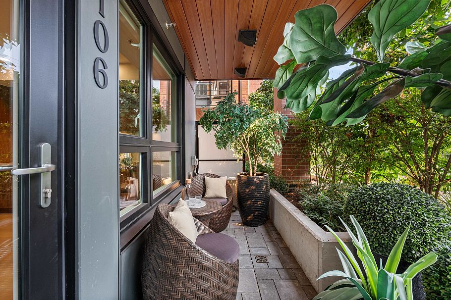 106 2550 Garden Drive Vancouver, BC - 3