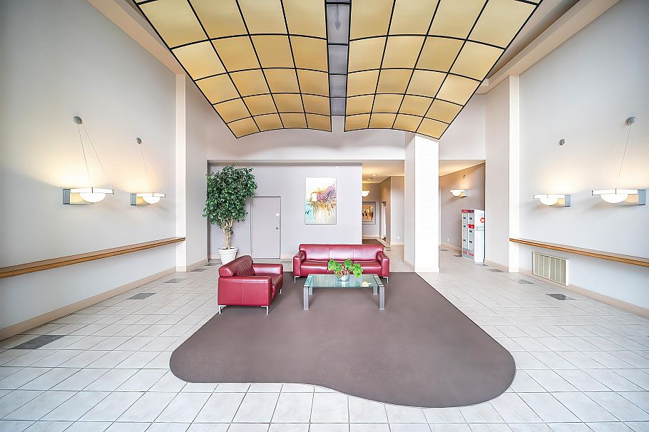 906 108 14th Street Vancouver, BC - 3