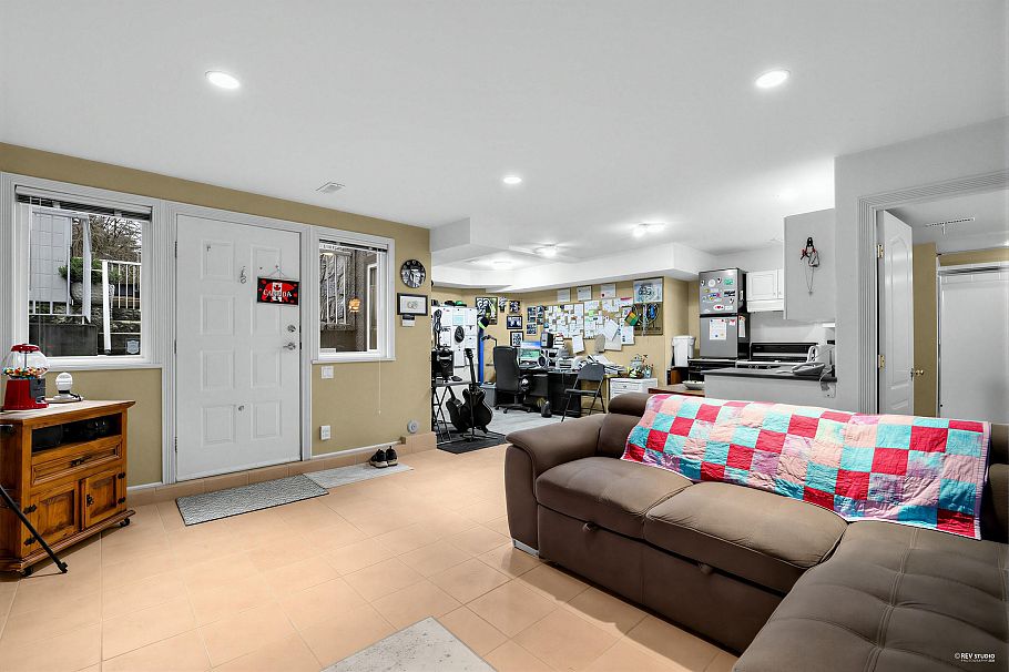 2244 Edgemont Boulevard North Vancouver, BC - 23