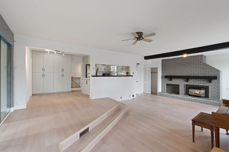 1177 E 15th Street North Vancouver, BC - 17