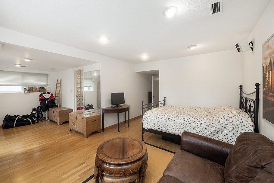 2041 Tompkins Crescent North Vancouver, BC - 25