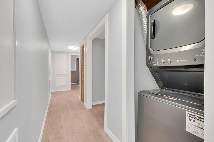 1177 E 15th Street North Vancouver, BC - 16