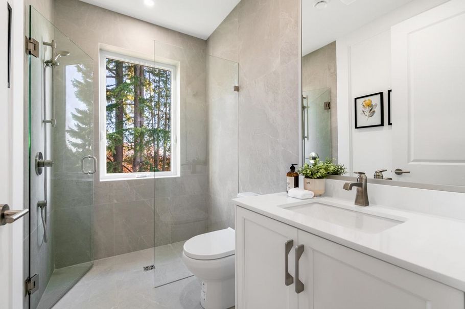 4005 W 35th Avenue Vancouver, BC - 2