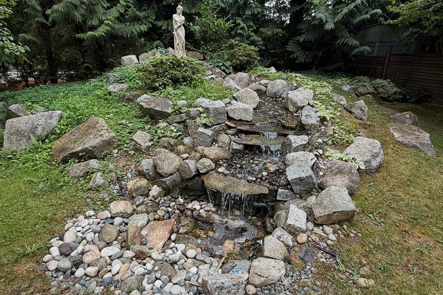 1017 Canyon Boulevard North Vancouver, BC - 37