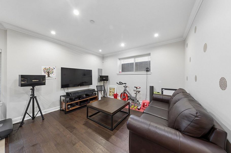 2911 W 35th Avenue Vancouver, BC - 33
