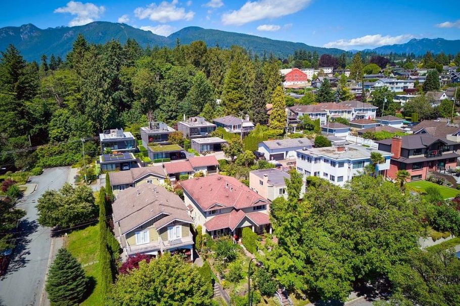 562 W Keith Road North Vancouver, BC - 23