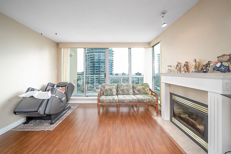 906 108 14th Street Vancouver, BC - 7