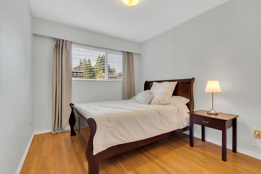 1177 E 15th Street North Vancouver, BC - 39