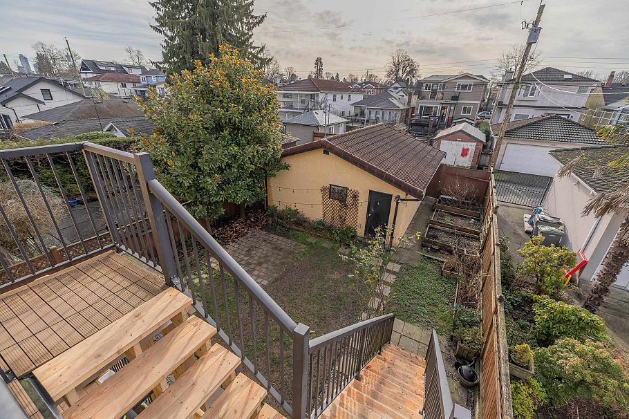 2638 Charles Street Vancouver, BC - 14