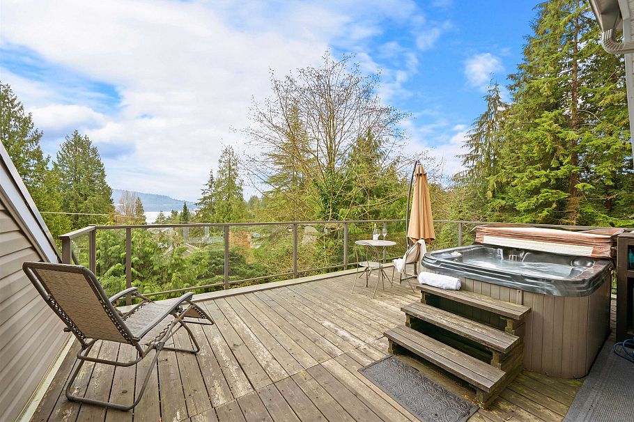 4622 Cove Cliff Road North Vancouver, BC - 4