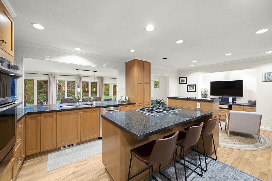 2569 Hyannis Point North Vancouver, BC - 6