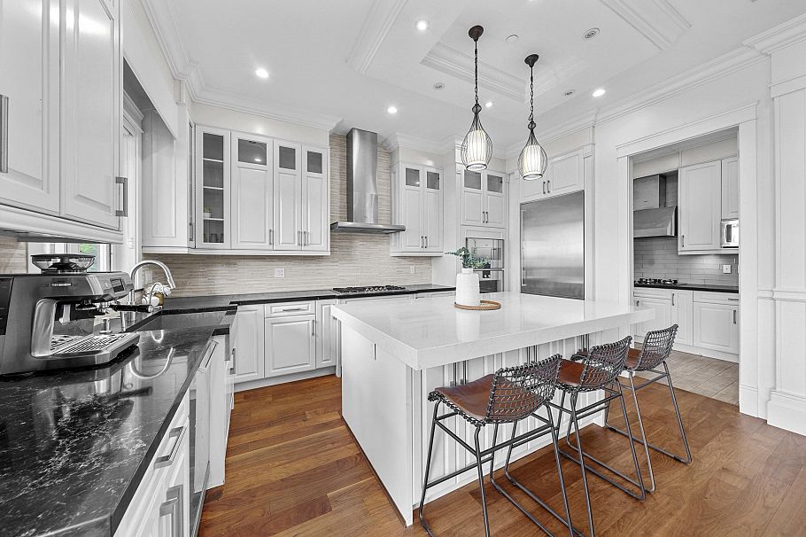 3339 W 27th Avenue Vancouver, BC - 9