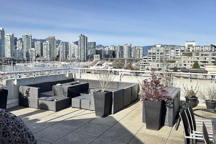 315 674 Leg In Boot Square Vancouver, BC - 27