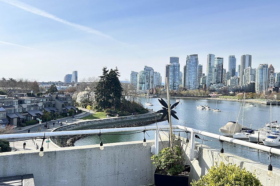 315 674 Leg In Boot Square Vancouver, BC - 2