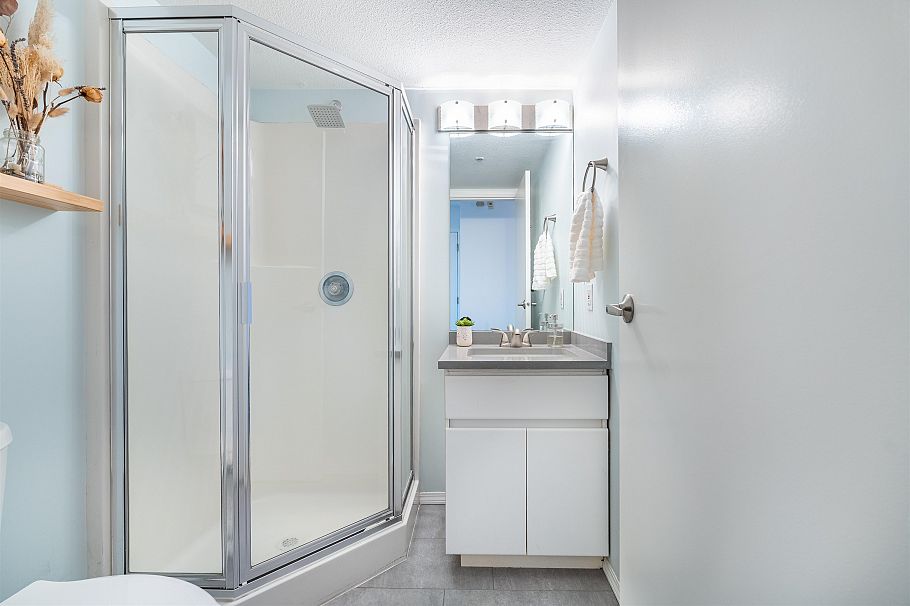 302 655 W 13th Avenue Vancouver, BC - 25