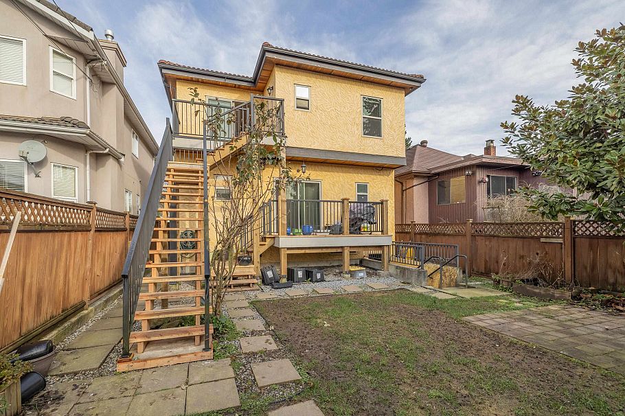 2638 Charles Street Vancouver, BC - 19