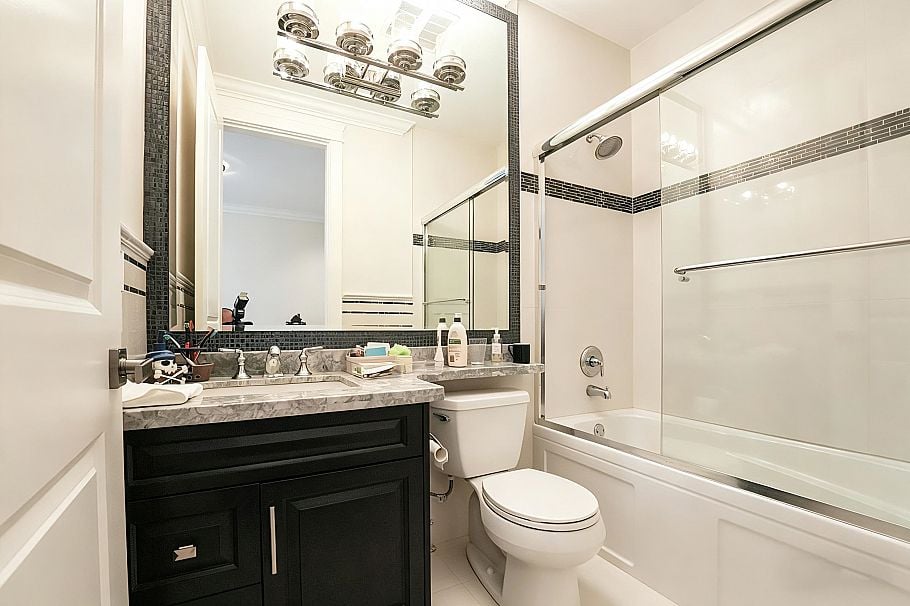 4056 W 30th Avenue Vancouver, BC - 25