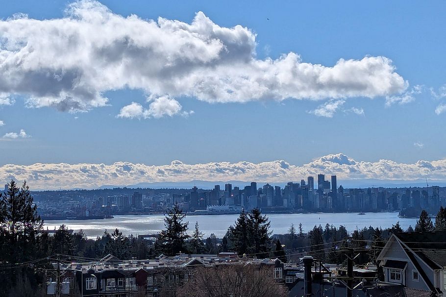 318 3080 Lonsdale Avenue North Vancouver, BC - 1