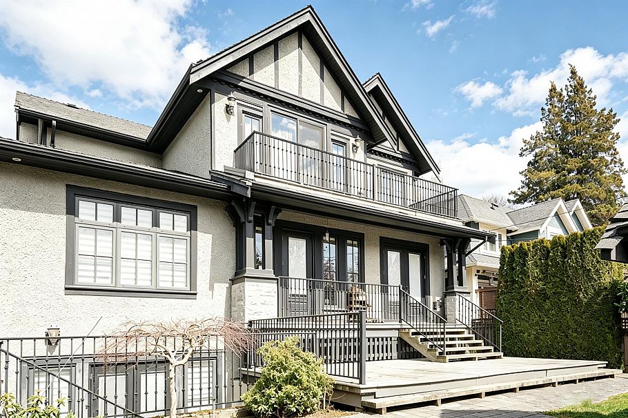 4056 W 30th Avenue Vancouver, BC - 4