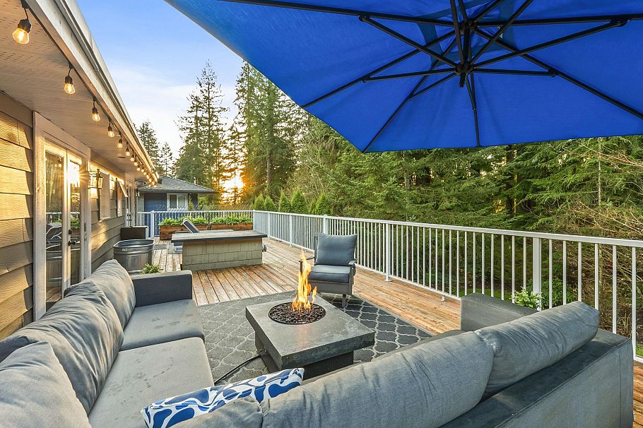 2569 Hyannis Point North Vancouver, BC - 1