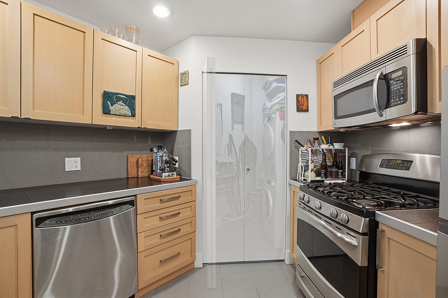 303 5779 Birney Avenue Vancouver, BC - 4