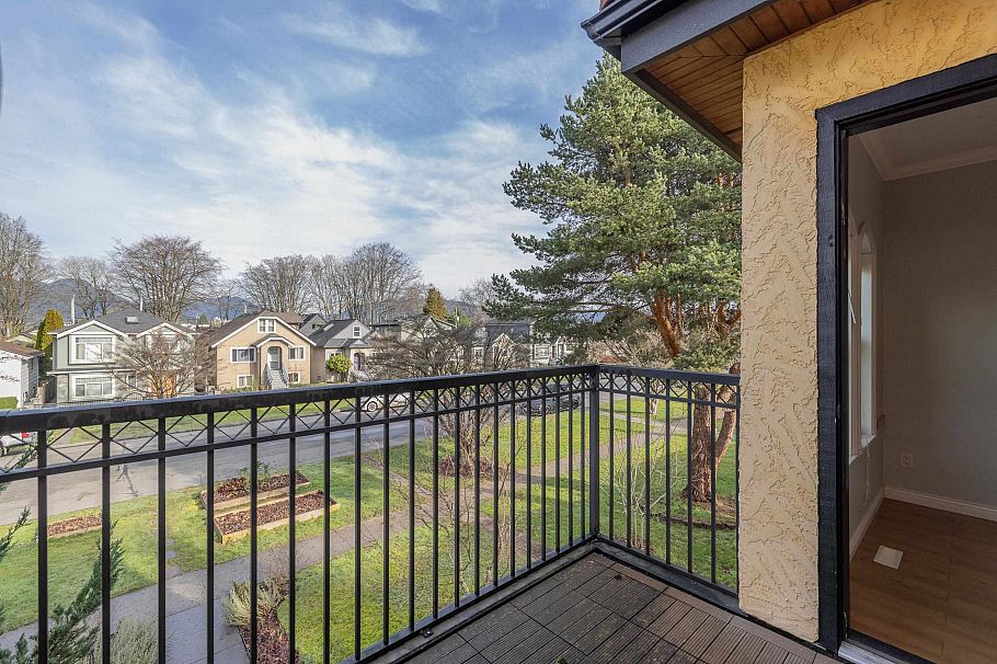 2638 Charles Street Vancouver, BC - 18