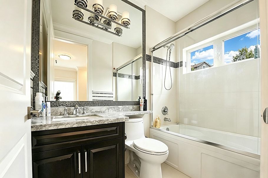 4056 W 30th Avenue Vancouver, BC - 23