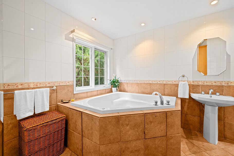 4622 Cove Cliff Road North Vancouver, BC - 22