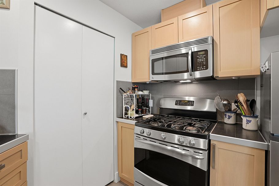 303 5779 Birney Avenue Vancouver, BC - 5